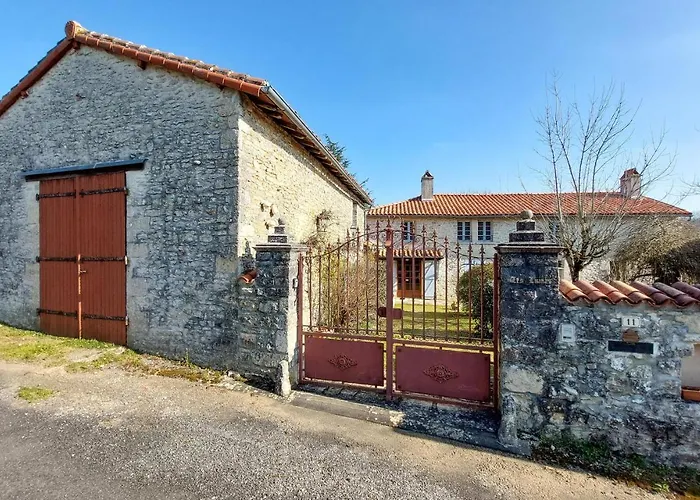 Les Lumas بيت للعطل Taize-Aizie